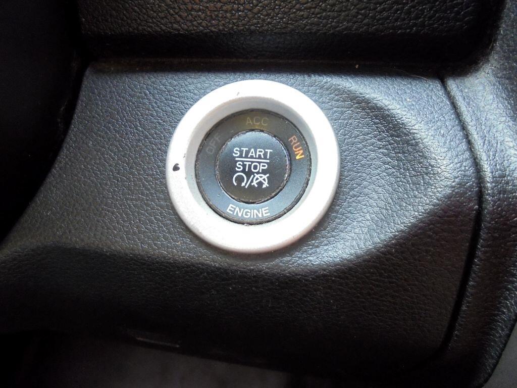 RAM 1500 Laramie Crew Cab SWB 4WD 2015
