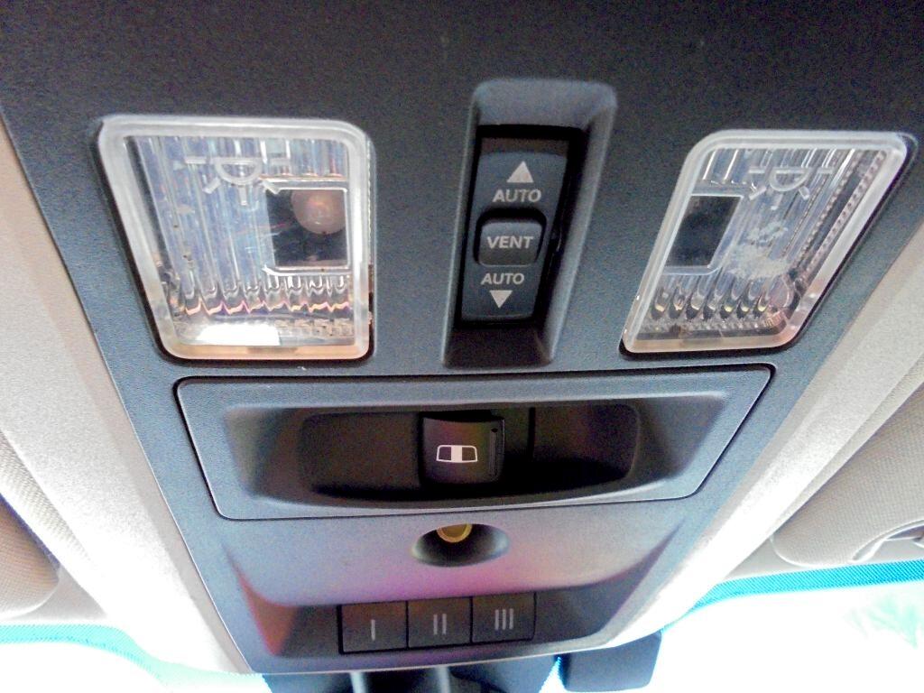 RAM 1500 Laramie Crew Cab SWB 4WD 2015