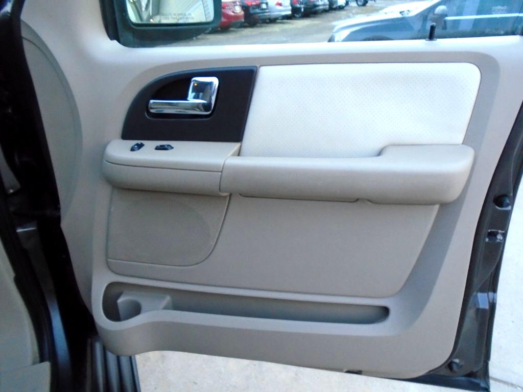 Ford Expedition XLT 4WD 2005