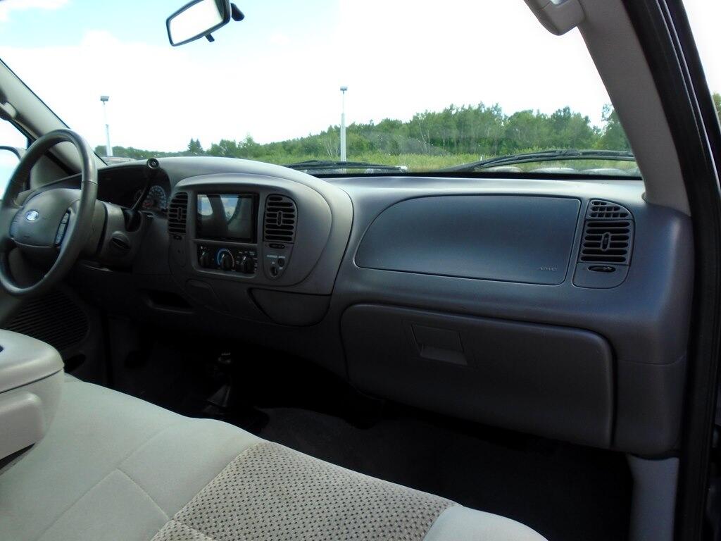 Ford F-150 XL Long Bed 4WD 2003