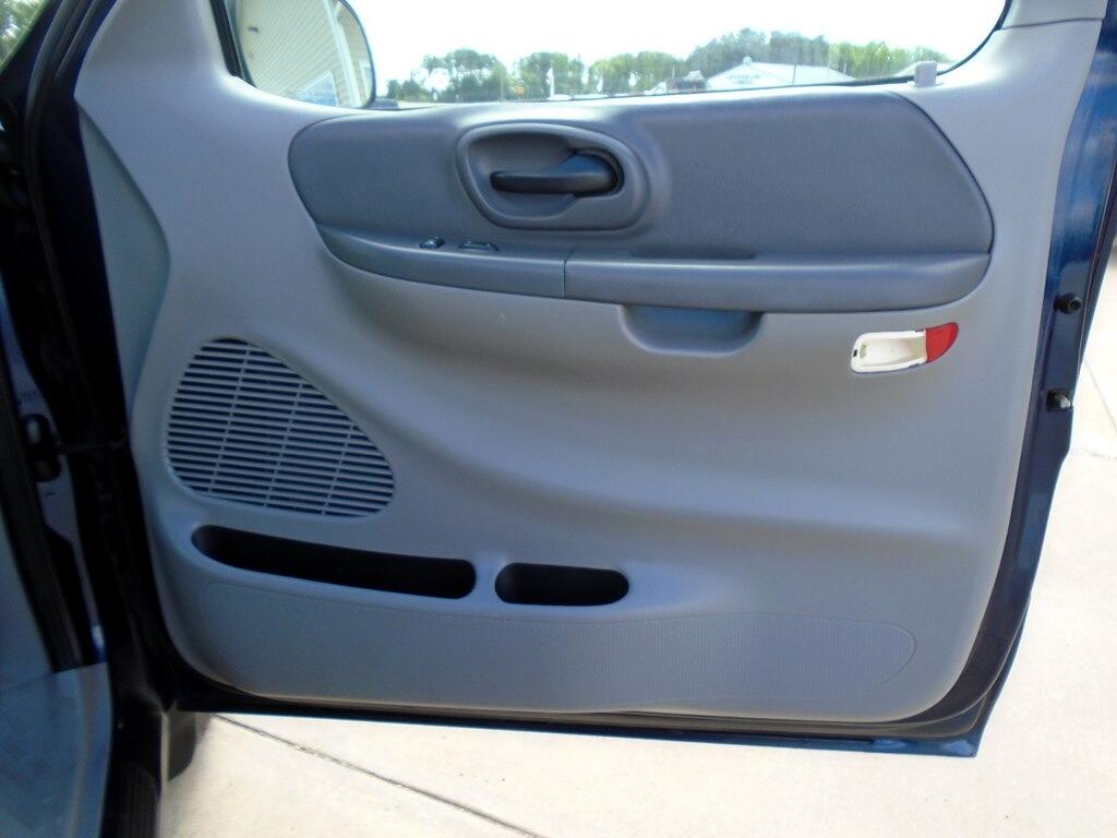 Ford F-150 XL Long Bed 4WD 2003