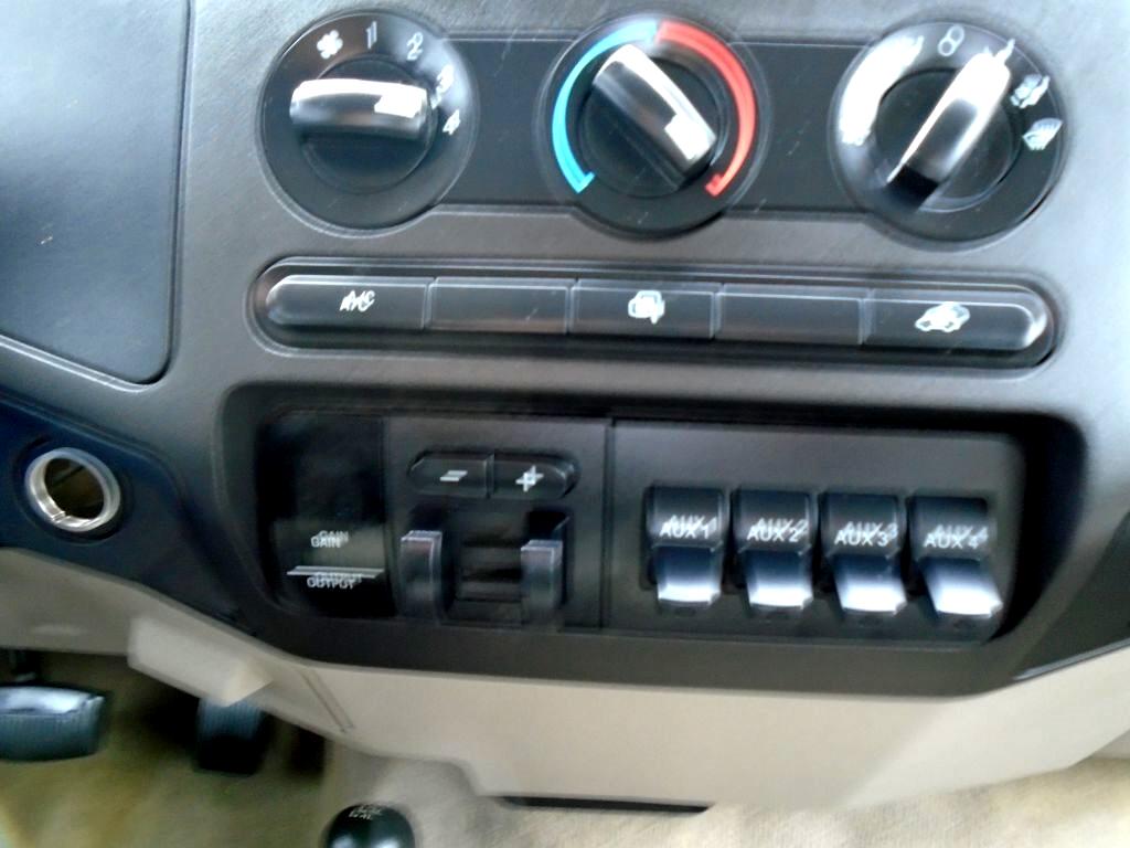 Ford F-250 SD XL Crew Cab 4WD 2008