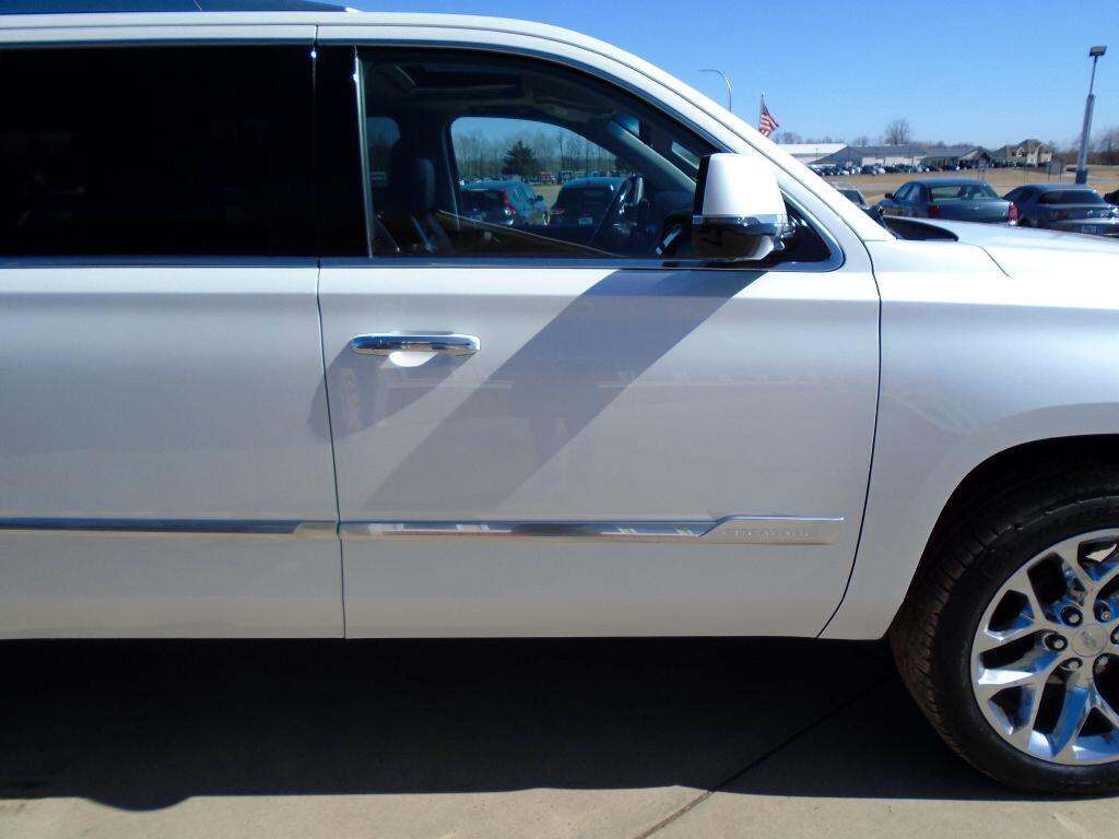 Cadillac Escalade ESV Premium 4WD 2017