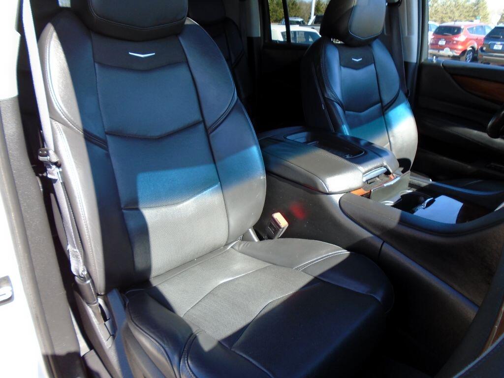 Cadillac Escalade ESV Premium 4WD 2017