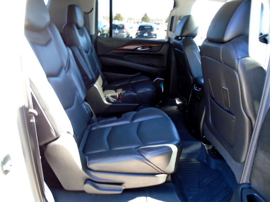 Cadillac Escalade ESV Premium 4WD 2017