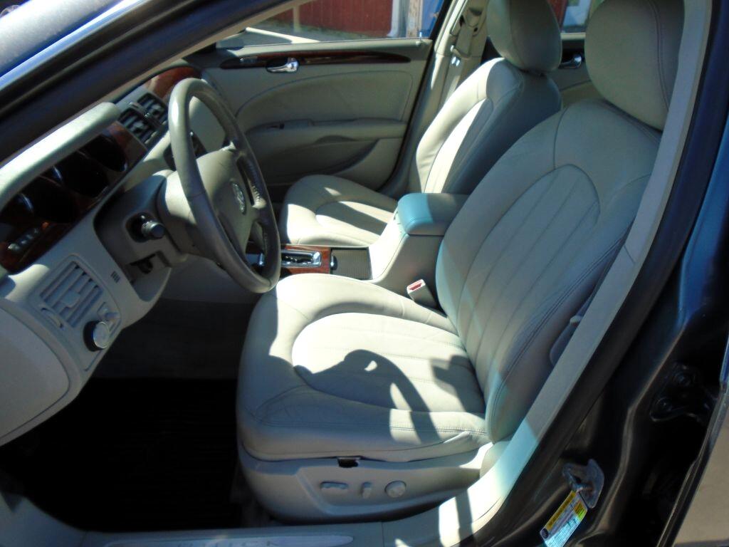 Buick Lucerne CXL 2011