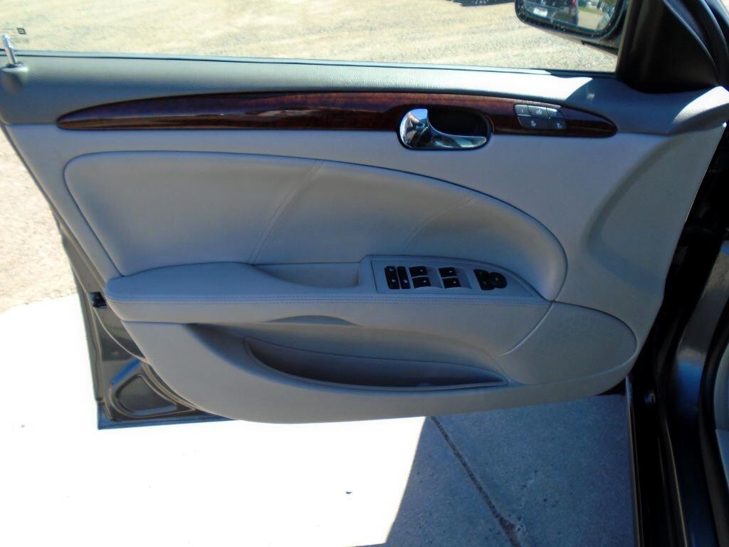 Buick Lucerne CXL 2011