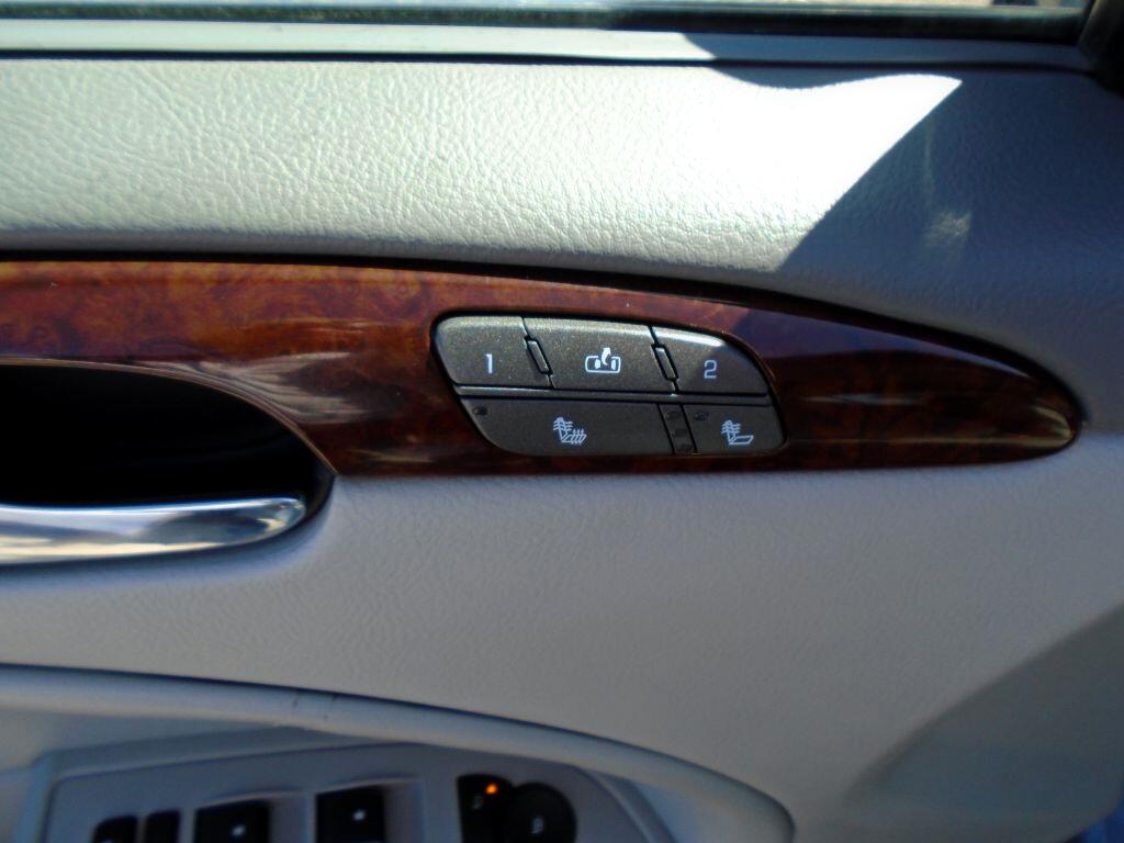 Buick Lucerne CXL 2011