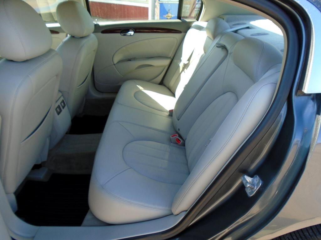 Buick Lucerne CXL 2011