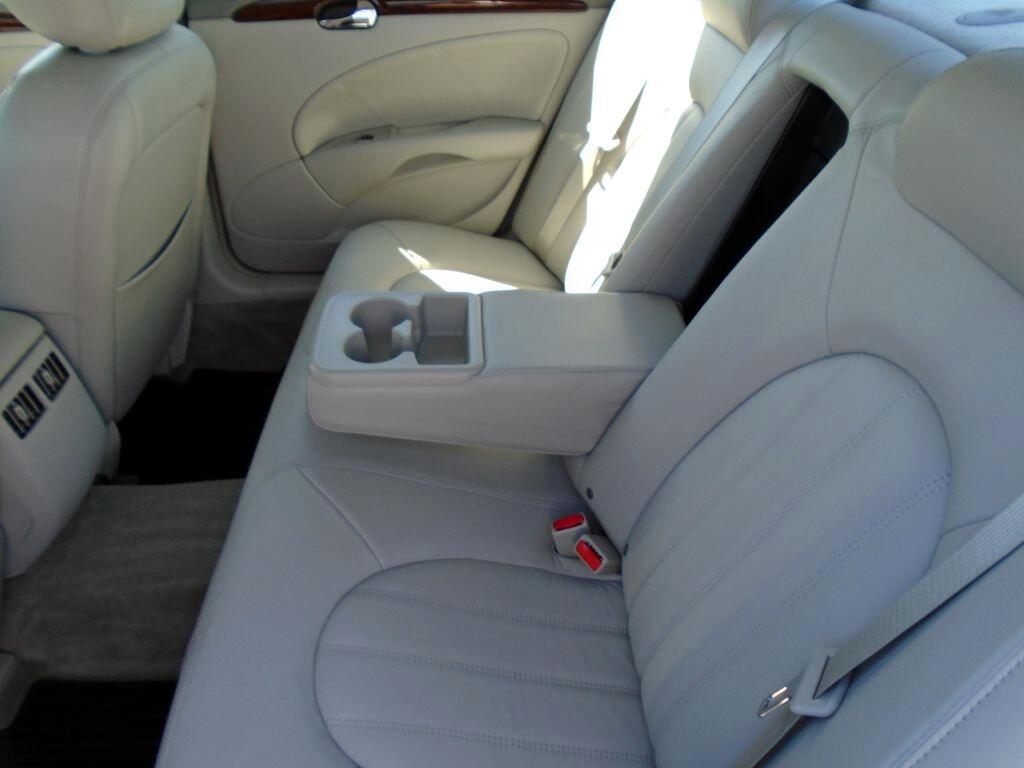 Buick Lucerne CXL 2011