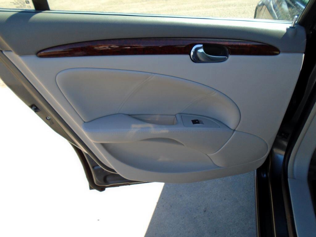 Buick Lucerne CXL 2011