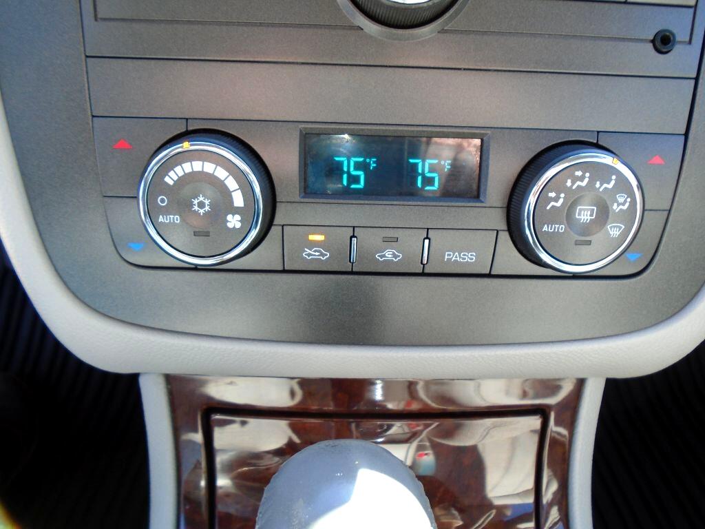 Buick Lucerne CXL 2011