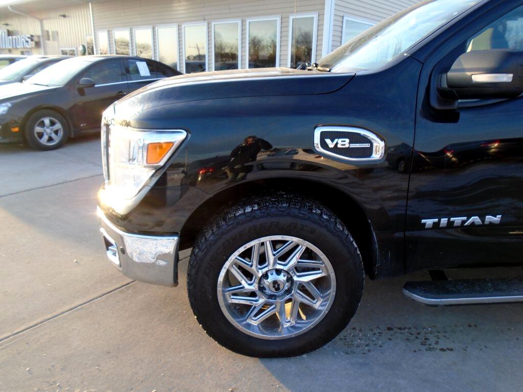 Nissan Titan SV Crew Cab 4WD 2017