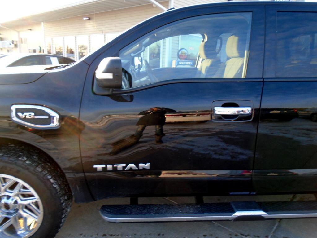Nissan Titan SV Crew Cab 4WD 2017