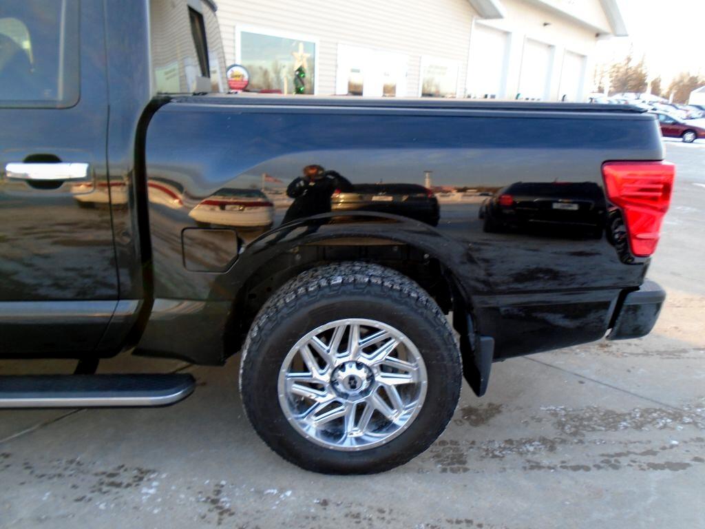 Nissan Titan SV Crew Cab 4WD 2017