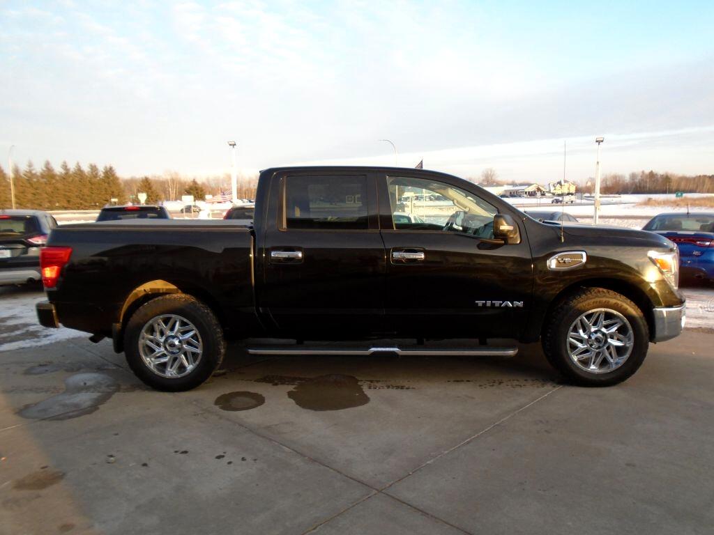Nissan Titan SV Crew Cab 4WD 2017