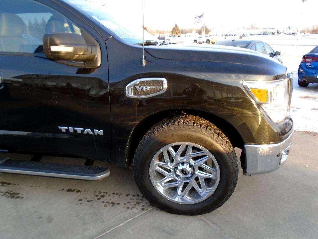 Nissan Titan SV Crew Cab 4WD 2017