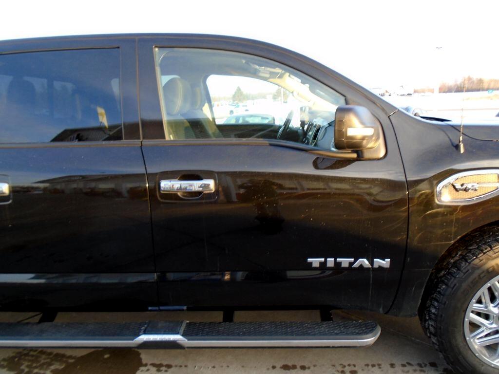 Nissan Titan SV Crew Cab 4WD 2017