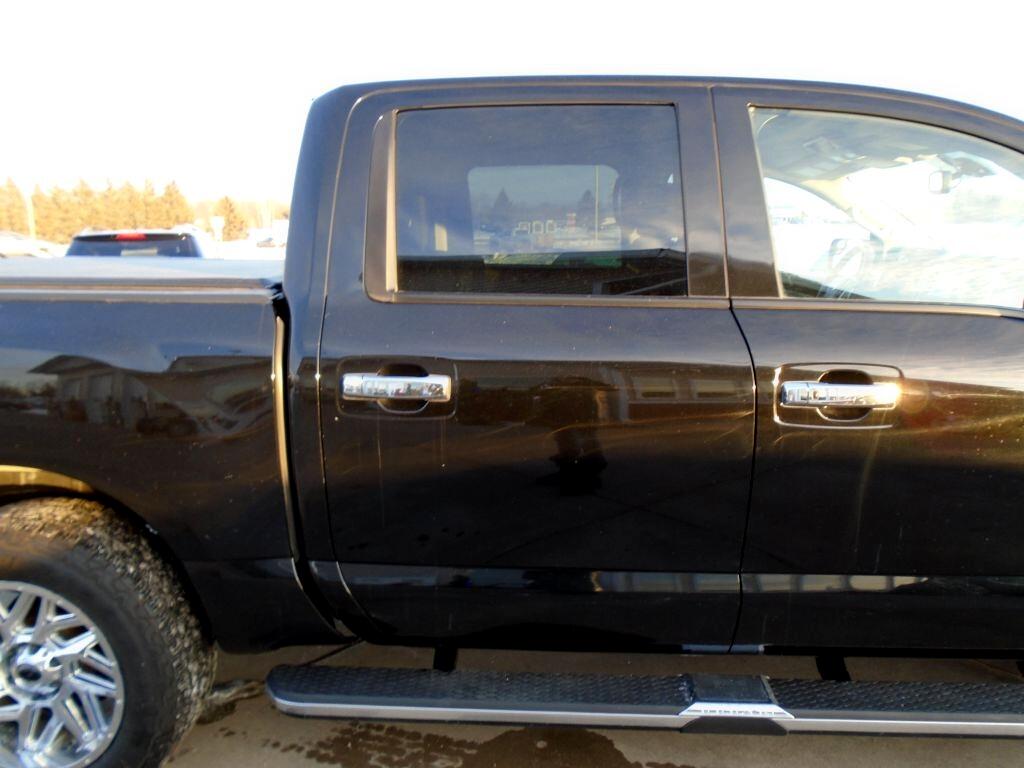 Nissan Titan SV Crew Cab 4WD 2017