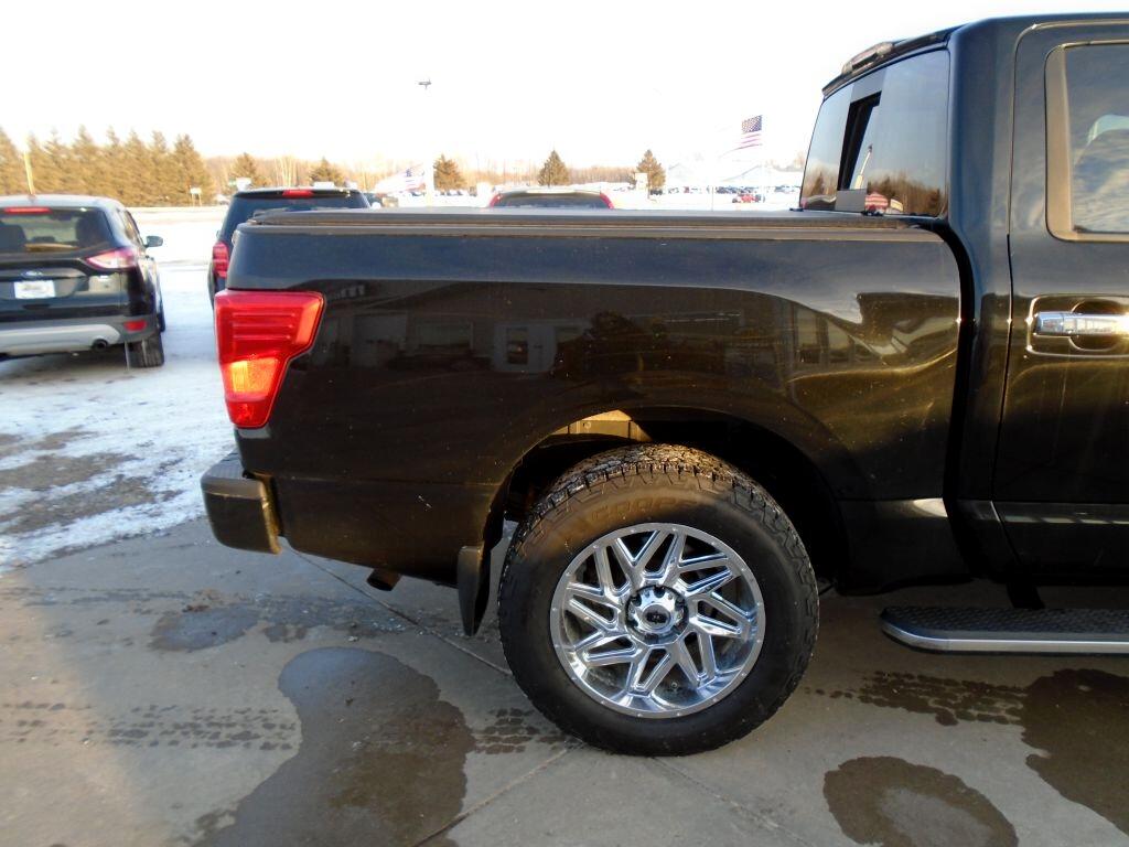 Nissan Titan SV Crew Cab 4WD 2017