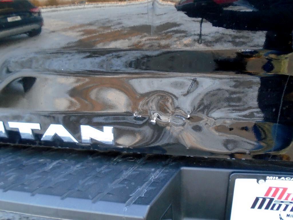 Nissan Titan SV Crew Cab 4WD 2017
