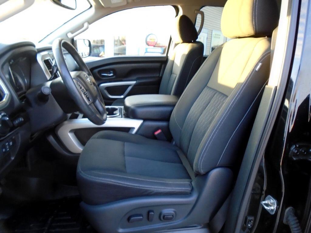 Nissan Titan SV Crew Cab 4WD 2017