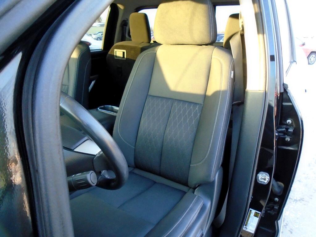 Nissan Titan SV Crew Cab 4WD 2017