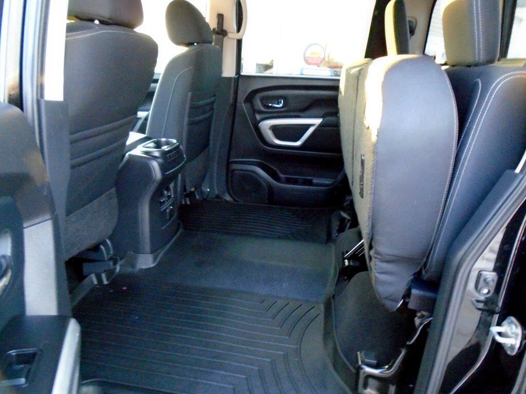 Nissan Titan SV Crew Cab 4WD 2017