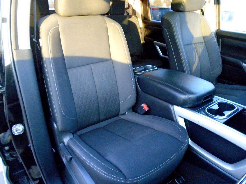 Nissan Titan SV Crew Cab 4WD 2017