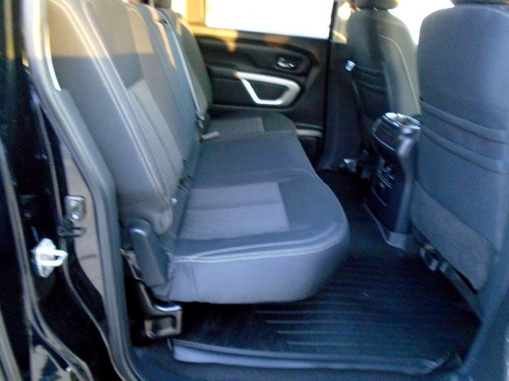 Nissan Titan SV Crew Cab 4WD 2017