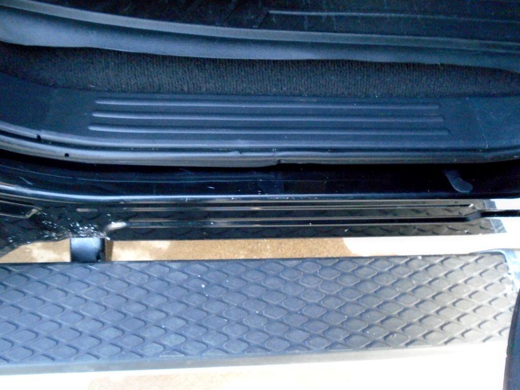 Nissan Titan SV Crew Cab 4WD 2017