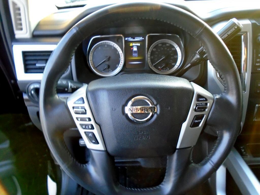 Nissan Titan SV Crew Cab 4WD 2017
