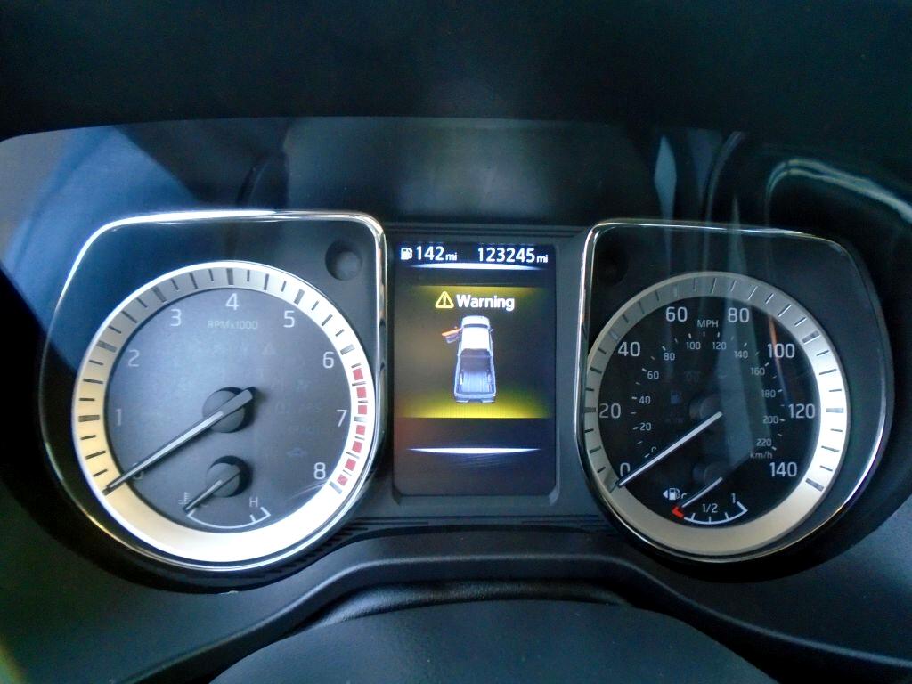 Nissan Titan SV Crew Cab 4WD 2017