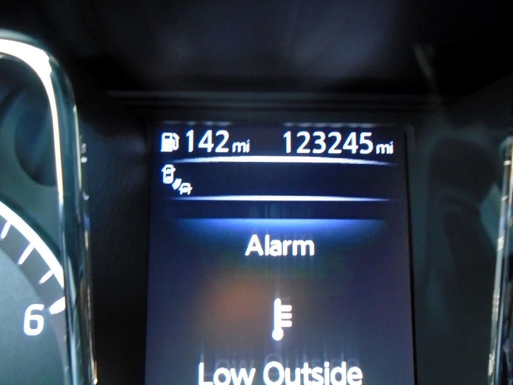 Nissan Titan SV Crew Cab 4WD 2017