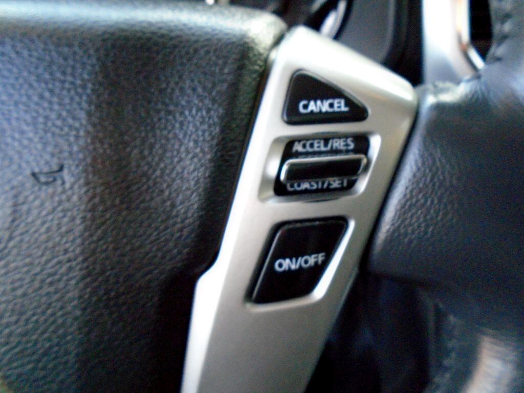 Nissan Titan SV Crew Cab 4WD 2017