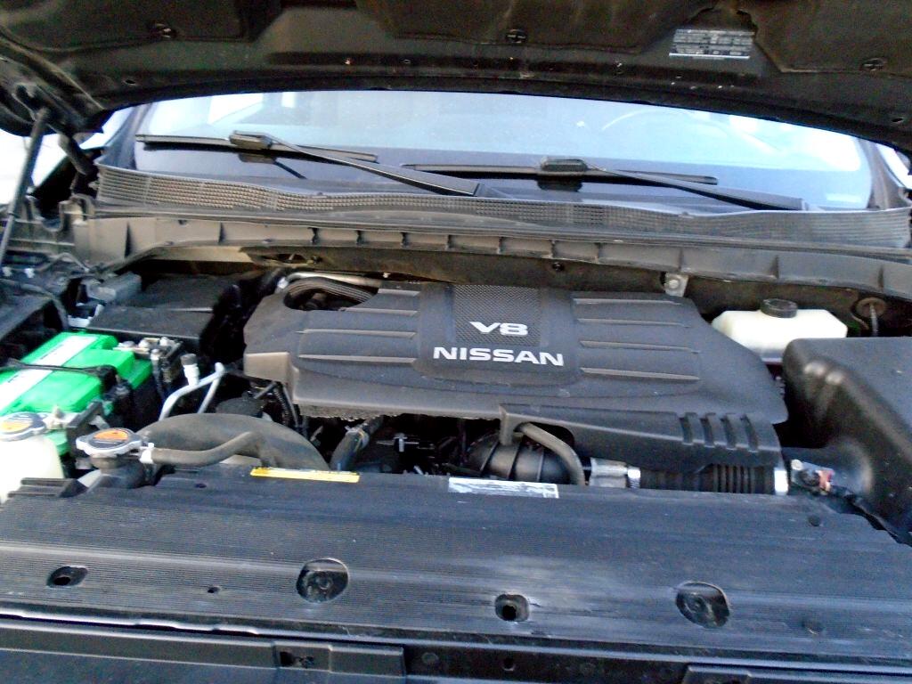 Nissan Titan SV Crew Cab 4WD 2017