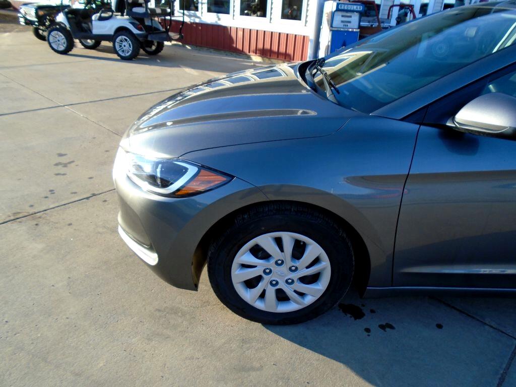 Hyundai Elantra SE 6AT 2018