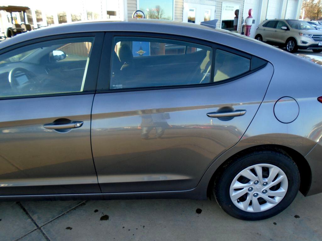 Hyundai Elantra SE 6AT 2018