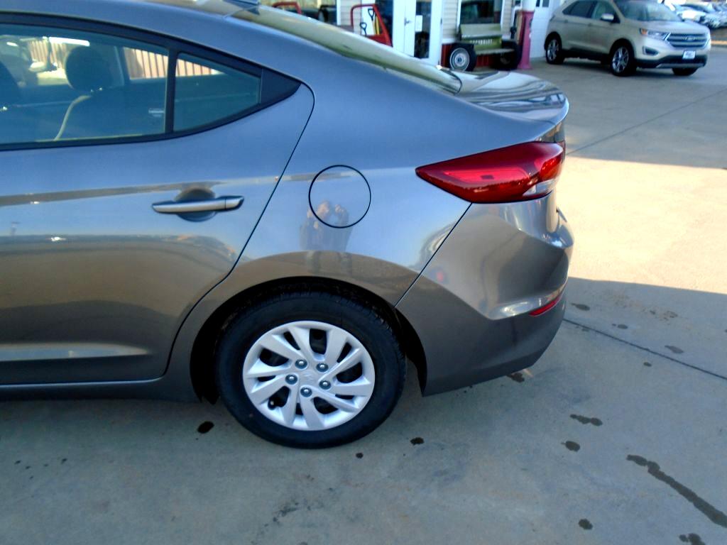 Hyundai Elantra SE 6AT 2018