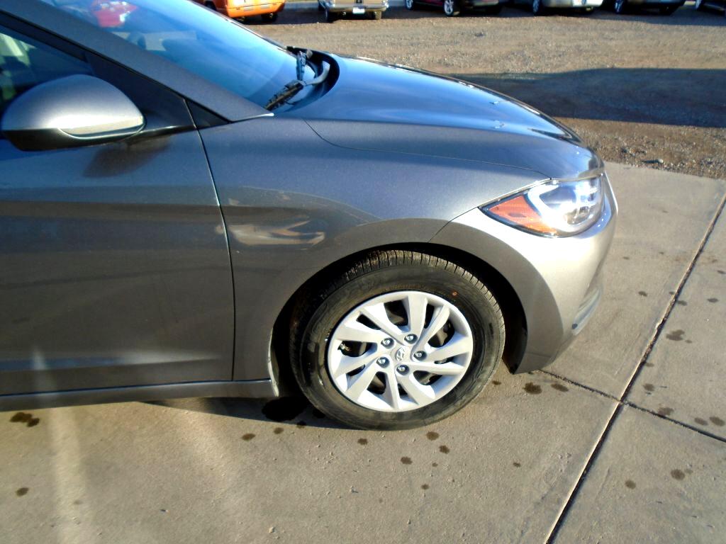 Hyundai Elantra SE 6AT 2018