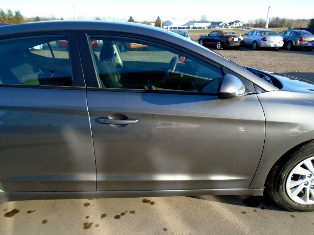 Hyundai Elantra SE 6AT 2018