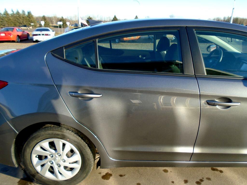 Hyundai Elantra SE 6AT 2018