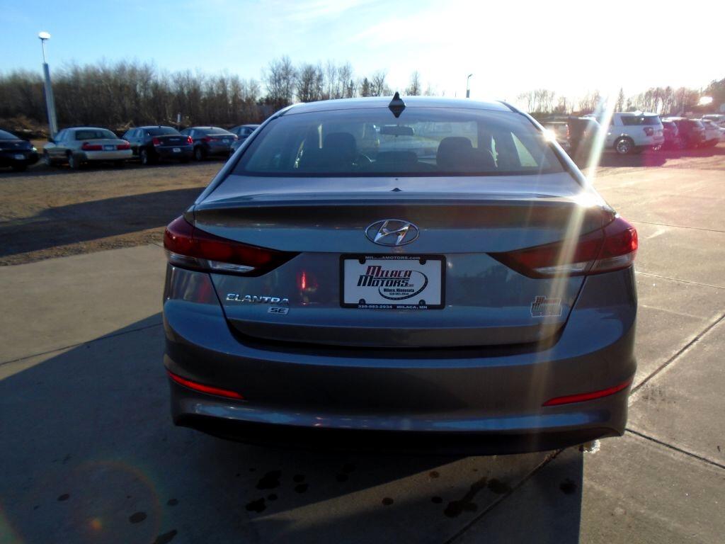 Hyundai Elantra SE 6AT 2018
