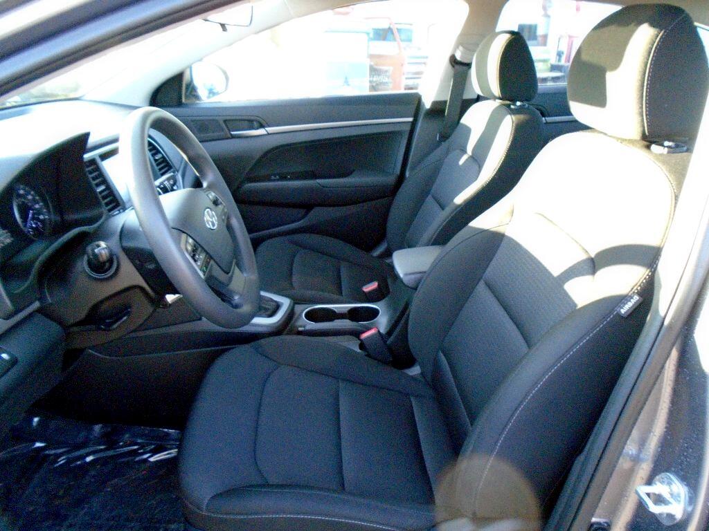 Hyundai Elantra SE 6AT 2018