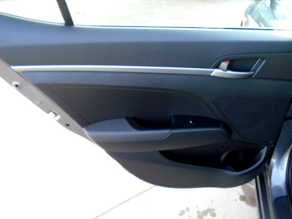 Hyundai Elantra SE 6AT 2018