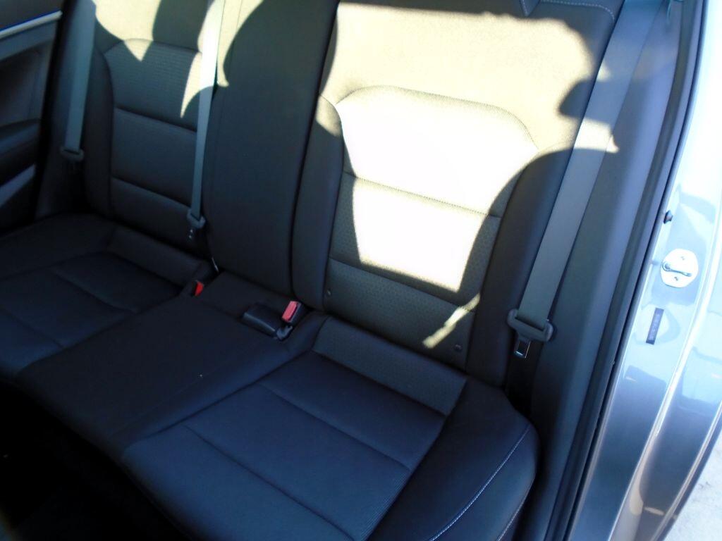Hyundai Elantra SE 6AT 2018