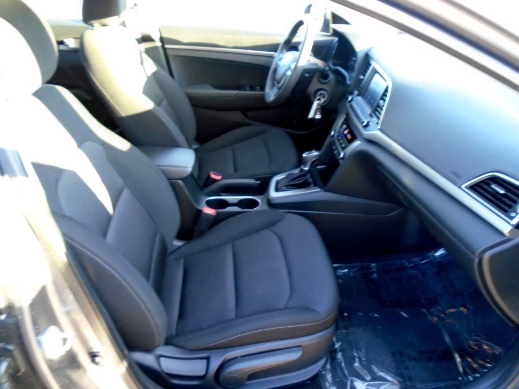 Hyundai Elantra SE 6AT 2018