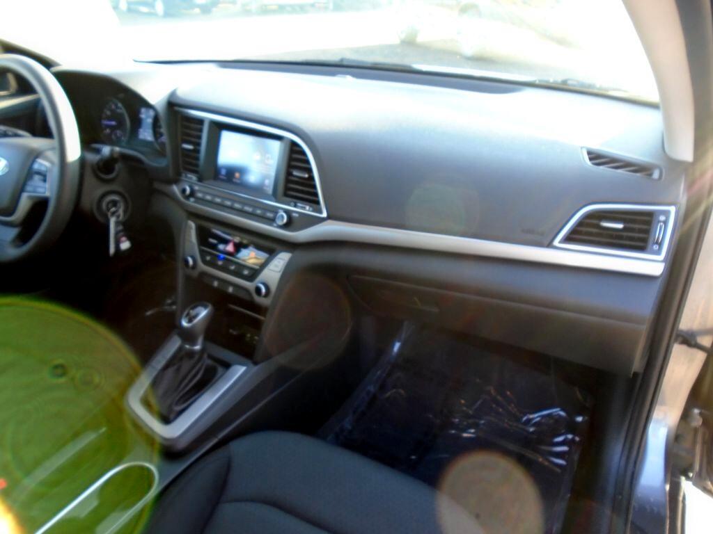 Hyundai Elantra SE 6AT 2018