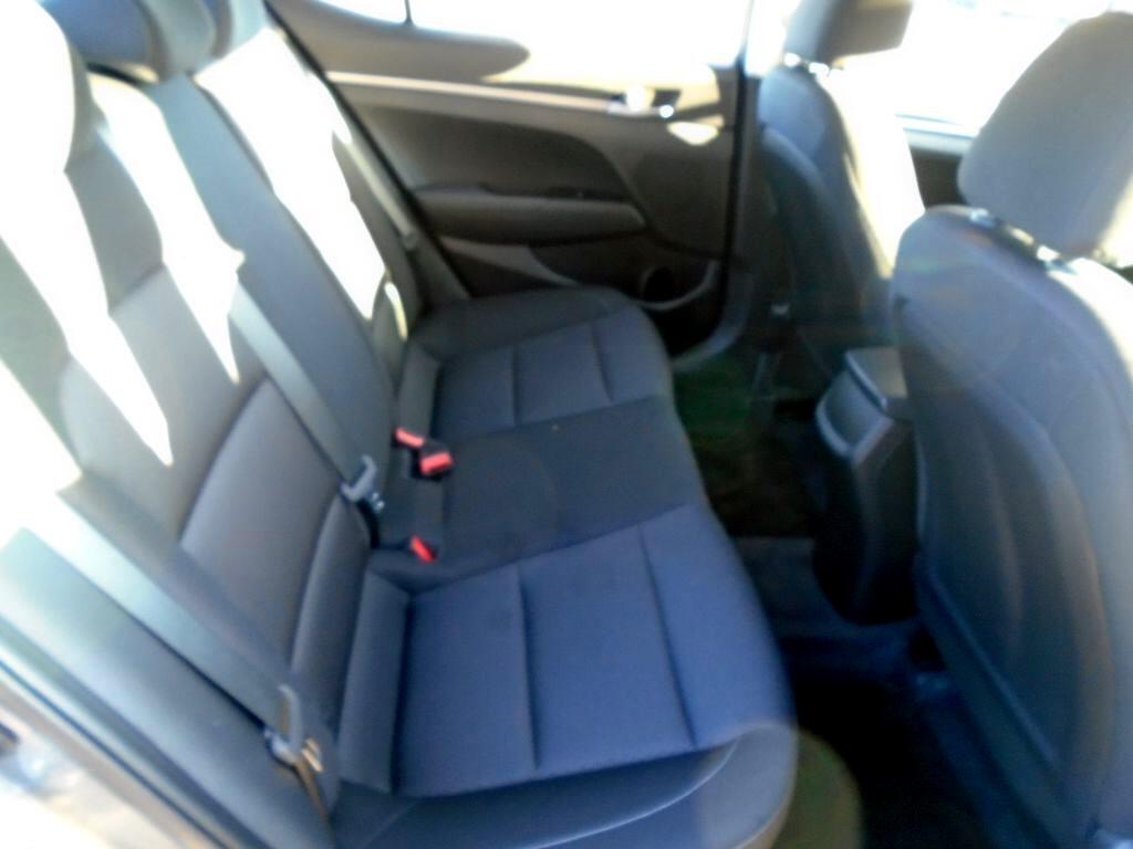 Hyundai Elantra SE 6AT 2018
