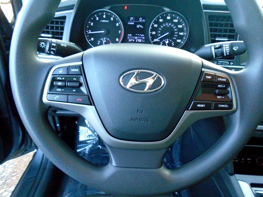 Hyundai Elantra SE 6AT 2018